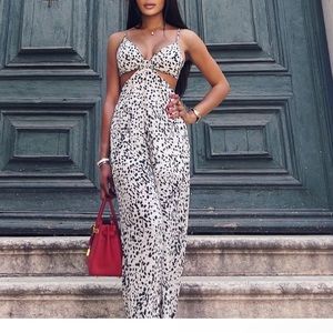 Cutout, Backless Dress 🤍🖤